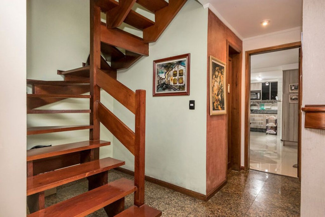 Imagem Casa com 5 Quartos à Venda, 381 m² em Jardim Lindóia - Porto Alegre