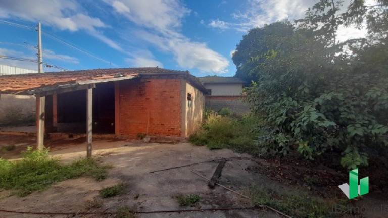 Imagem Casa com 4 Quartos à Venda, 202 m² em Santo Inácio - Montes Claros