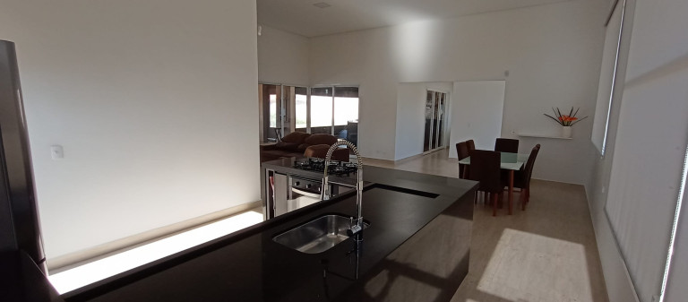 Imagem Casa com 4 Quartos à Venda, 250 m² em Ninho Verde - Porangaba