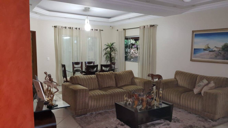 Imagem Sobrado com 3 Quartos à Venda, 864 m² em Setor Araguaia - Aparecida De Goiânia