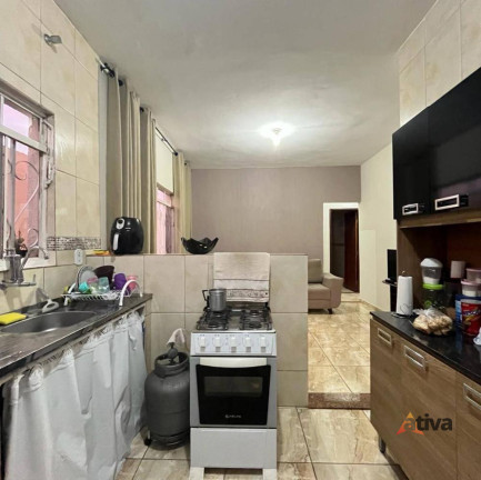 Imagem Casa com 3 Quartos à Venda, 70 m²