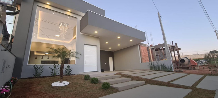 Imagem Casa com 3 Quartos à Venda, 170 m² em Lívia Iii - Botucatu