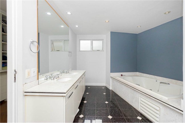 Imagem Apartamento com 4 Quartos à Venda, 297 m² em água Verde - Curitiba