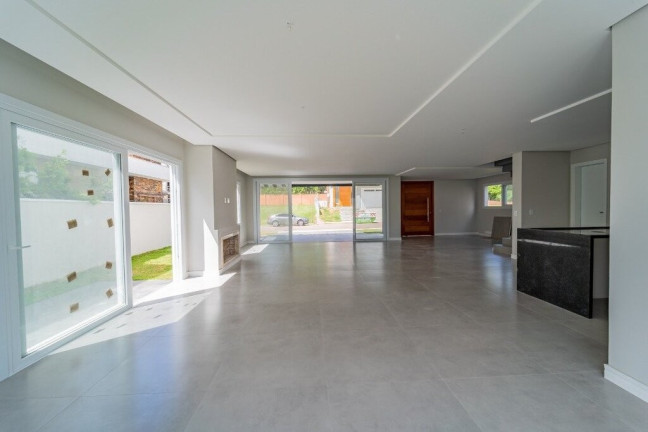 Imagem Imóvel com 3 Quartos à Venda, 300 m² em Vila Nova - Porto Alegre Imagem Imóvel com 3 Quartos à Venda, 300 m² em Vila Nova - Porto Alegre