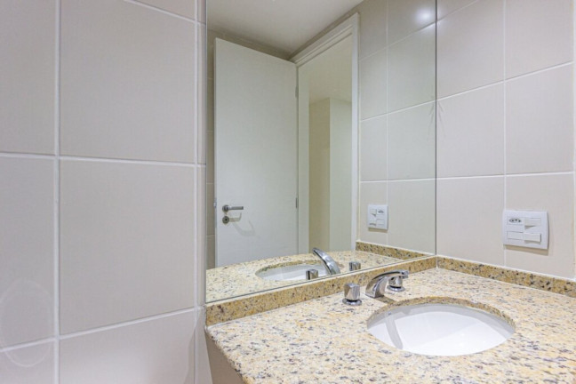 Imagem Imóvel com 2 Quartos à Venda, 99 m² em Copacabana - Rio De Janeiro Imagem Imóvel com 2 Quartos à Venda, 99 m² em Copacabana - Rio De Janeiro