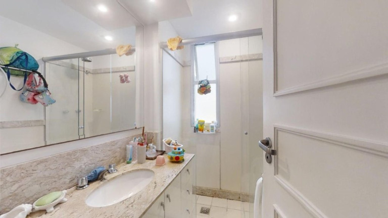 Imagem Imóvel com 2 Quartos à Venda, 86 m² em Lagoa - Rio De Janeiro Imagem Imóvel com 2 Quartos à Venda, 86 m² em Lagoa - Rio De Janeiro