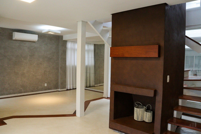 Imagem Casa com 5 Quartos à Venda, 322 m² em Jurerê Internacional - Florianópolis Imagem Casa com 5 Quartos à Venda, 322 m² em Jurerê Internacional - Florianópolis