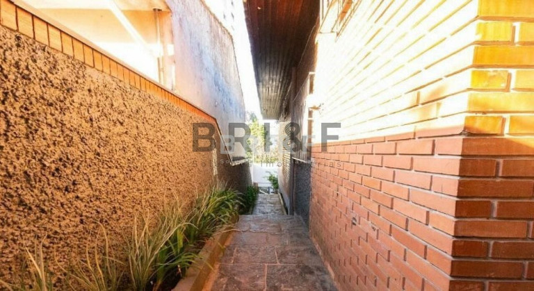 Imagem Sobrado com 3 Quartos à Venda, 256 m² em Moema - São Paulo