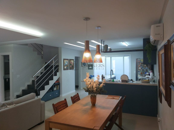 Imagem Sobrado com 3 Quartos à Venda, 215 m² em Centro - Balneário Camboriú Imagem Sobrado com 3 Quartos à Venda, 215 m² em Centro - Balneário Camboriú