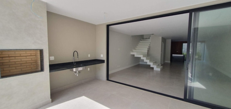 Imagem Casa com 4 Quartos à Venda, 320 m² em Barra Da Tijuca - Rio De Janeiro Imagem Casa com 4 Quartos à Venda, 320 m² em Barra Da Tijuca - Rio De Janeiro