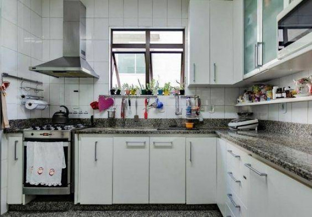 Imagem Apartamento com 4 Quartos à Venda, 134 m² em Santo Antônio - Belo Horizonte
