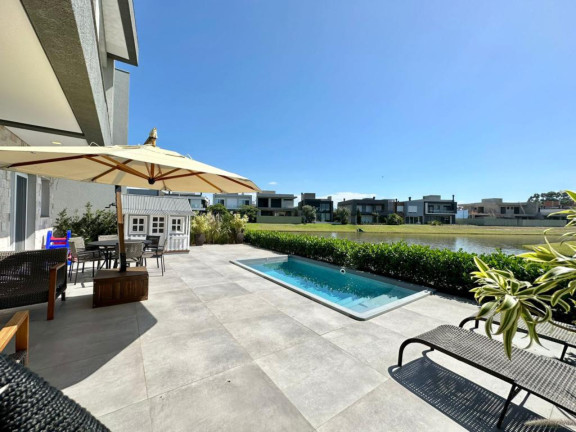Imagem Casa com 4 Quartos à Venda, em -- - Capao Da Canoa Imagem Casa com 4 Quartos à Venda, em -- - Capao Da Canoa