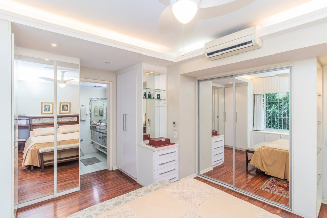 Imagem Apartamento com 3 Quartos à Venda, 153 m² em Rio Branco - Porto Alegre Imagem Apartamento com 3 Quartos à Venda, 153 m² em Rio Branco - Porto Alegre