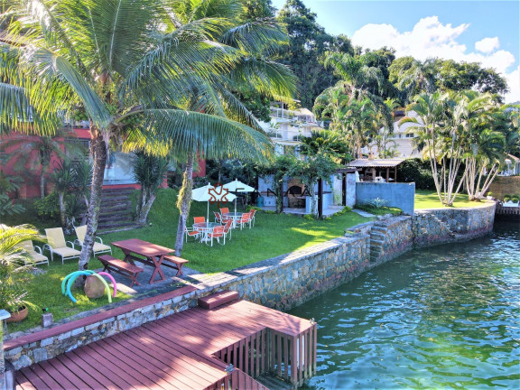 Casa com 4 Quartos à Venda, 400 m² em Mombaça - Angra Dos Reis