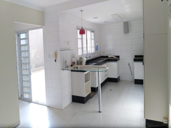 Casa com 3 Quartos para Alugar, 250 m² em Jardim Das Laranjeiras - São Paulo