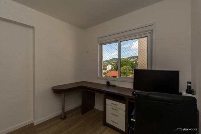 Imagem Imóvel com 2 Quartos à Venda, 62 m² em Teresópolis - Porto Alegre