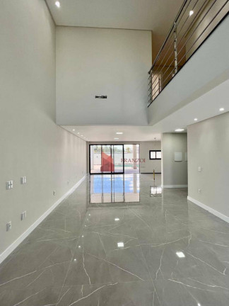Imagem Sobrado com 4 Quartos à Venda, 265 m² em Santa Regina - Camboriú