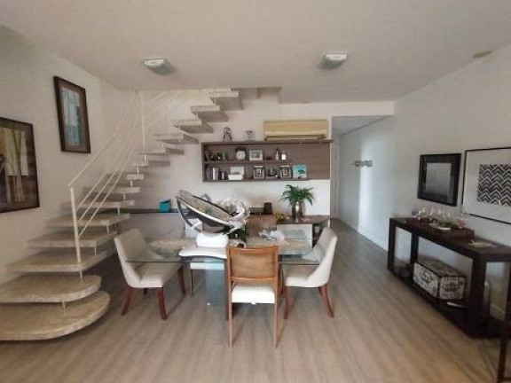 Imagem Cobertura com 3 Quartos à Venda, 303 m² em Trindade - Florianópolis