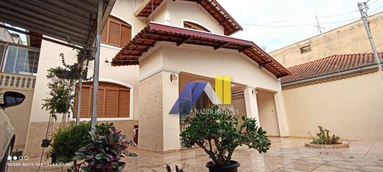 Imagem Casa com 3 Quartos à Venda, 265 m² em Centro - Pouso Alegre Imagem Casa com 3 Quartos à Venda, 265 m² em Centro - Pouso Alegre