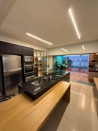 Casa com 4 Quartos à Venda, 214 m² em Jardim Ipê - Goiânia