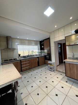 Casa com 3 Quartos à Venda, 214 m² em José Jacques Oliveira Germano - Jaguariúna