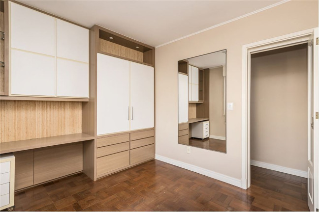 Imagem Imóvel com 3 Quartos à Venda, em Menino Deus - Porto Alegre Imagem Imóvel com 3 Quartos à Venda, em Menino Deus - Porto Alegre