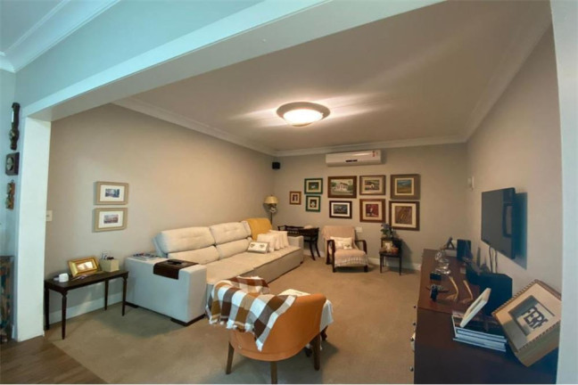 Imagem Casa com 8 Quartos à Venda, em Coqueiros - Florianópolis Imagem Casa com 8 Quartos à Venda, em Coqueiros - Florianópolis