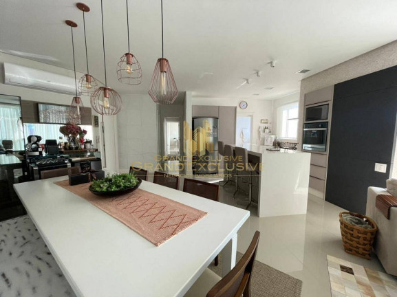 Imagem Apartamento com 3 Quartos à Venda, 169 m² em Centro - Balneário Camboriú Imagem Apartamento com 3 Quartos à Venda, 169 m² em Centro - Balneário Camboriú