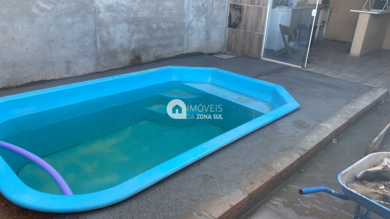 Casa com 2 Quartos à Venda, 50 m²