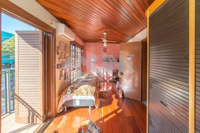 Imagem Casa com 4 Quartos à Venda, 299 m² em Santana - Porto Alegre