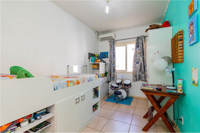 Imagem Casa com 4 Quartos à Venda, em Hípica - Porto Alegre Imagem Casa com 4 Quartos à Venda, em Hípica - Porto Alegre