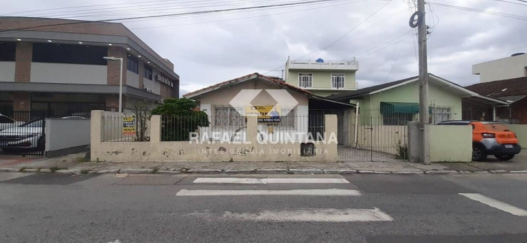 Casa com 3 Quartos à Venda, 140 m² em Kobrasol - São José