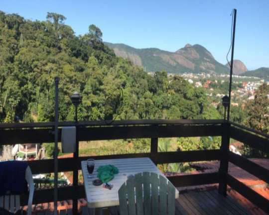 Casa com 4 Quartos à Venda, 600 m² em Itaipú - Niterói