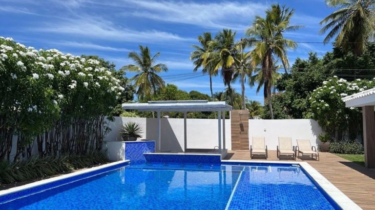 Casa com 6 Quartos à Venda, 320 m² em Guarajuba - Camaçari
