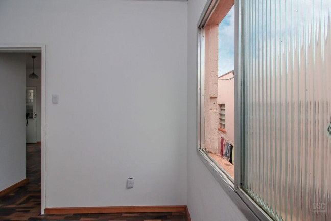 Imagem Imóvel com 2 Quartos à Venda, 42 m² em Cristal - Porto Alegre Imagem Imóvel com 2 Quartos à Venda, 42 m² em Cristal - Porto Alegre