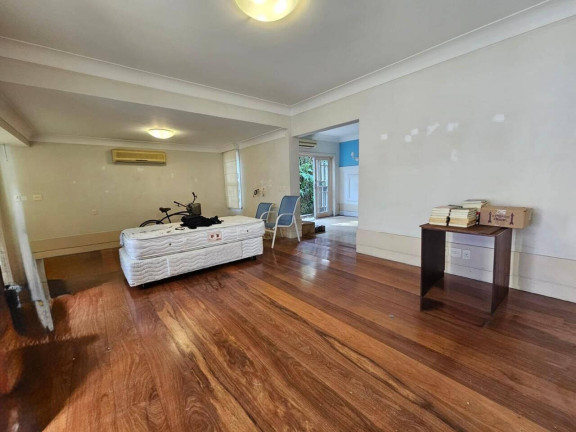 Imagem Sobrado com 3 Quartos para Alugar, 340 m² em Gonzaga - Santos Imagem Sobrado com 3 Quartos para Alugar, 340 m² em Gonzaga - Santos