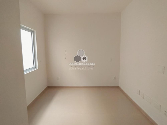 Imagem Casa com 4 Quartos à Venda, 142 m²