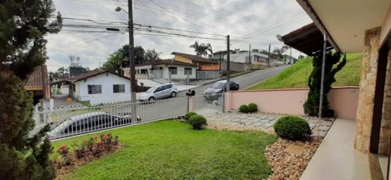 Imagem Sobrado com 4 Quartos à Venda, 269 m² em Santa Catarina - Joinville