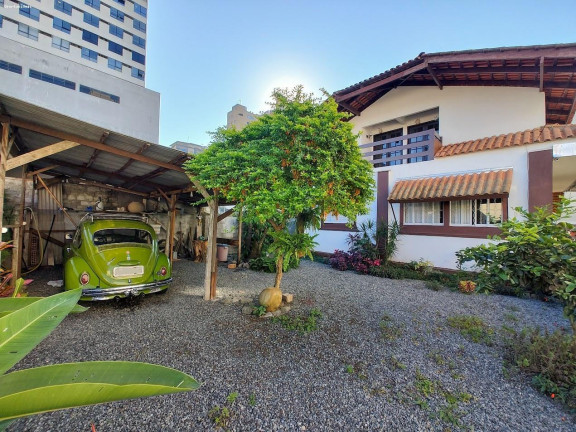 Imagem Casa com 5 Quartos à Venda, 244 m² em Centro - Joinville