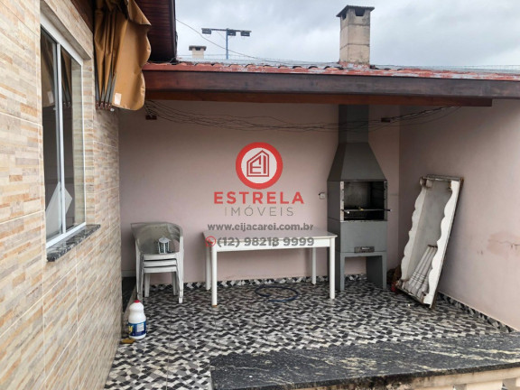 Casa com 4 Quartos à Venda, 240 m² em Centro - Jacareí