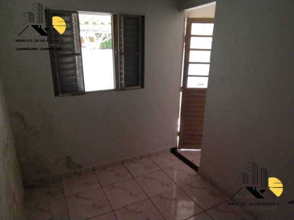 Imagem Casa com 3 Quartos à Venda, 300 m² em Segismundo Pereira - Uberlândia