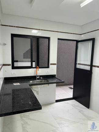 Imagem Imóvel com 2 Quartos à Venda, 48 m² em Maracanã - Praia Grande Imagem Imóvel com 2 Quartos à Venda, 48 m² em Maracanã - Praia Grande