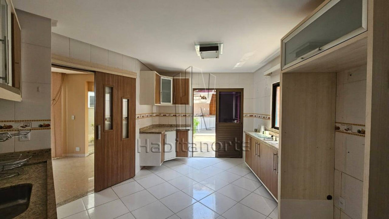 Imagem Casa com 4 Quartos à Venda, em Flores - Manaus Imagem Casa com 4 Quartos à Venda, em Flores - Manaus