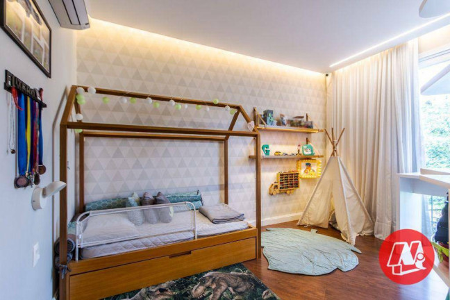 Imagem Sobrado com 3 Quartos à Venda, 459 m² em Chácara Das Pedras - Porto Alegre