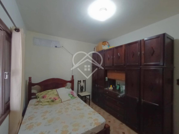Imagem Casa com 5 Quartos à Venda, 220 m²