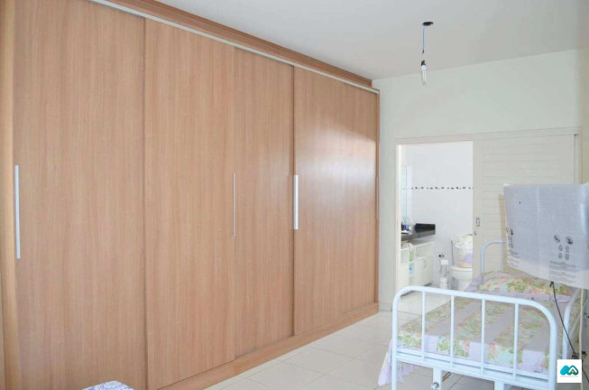 Imagem Casa de Condomínio com 3 Quartos à Venda, 220 m²