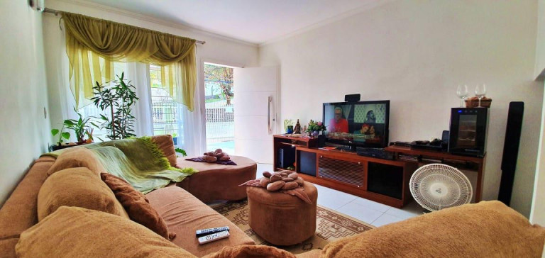 Imagem Casa com 3 Quartos à Venda, 250 m² em Anita Garibaldi - Joinville Imagem Casa com 3 Quartos à Venda, 250 m² em Anita Garibaldi - Joinville