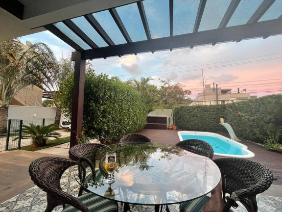 Casa com 3 Quartos à Venda, 230 m² em Campeche - Florianópolis