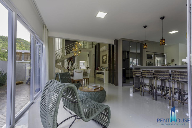Imagem Casa com 4 Quartos à Venda, 437 m² em Santa Regina - Camboriú Imagem Casa com 4 Quartos à Venda, 437 m² em Santa Regina - Camboriú