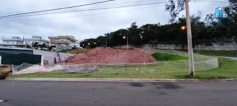 Terreno à Venda, 800 m² em Condomínio Santa Isabel - Louveira